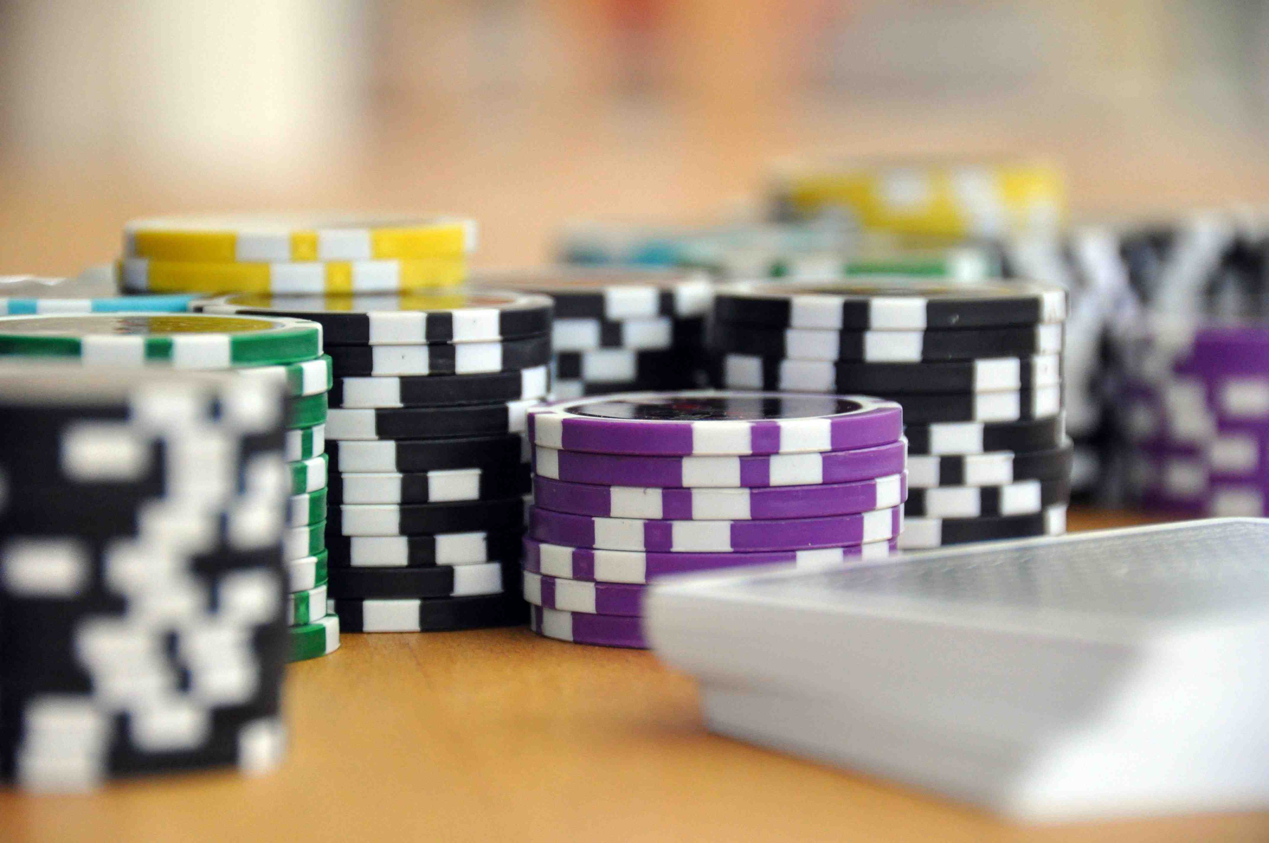Filipino player using scatter app bet section on a mobile phone browser